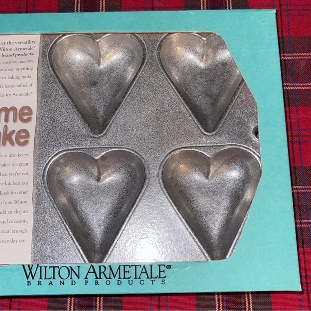 Wilton Armetale Heart Muffin Pan - Silver